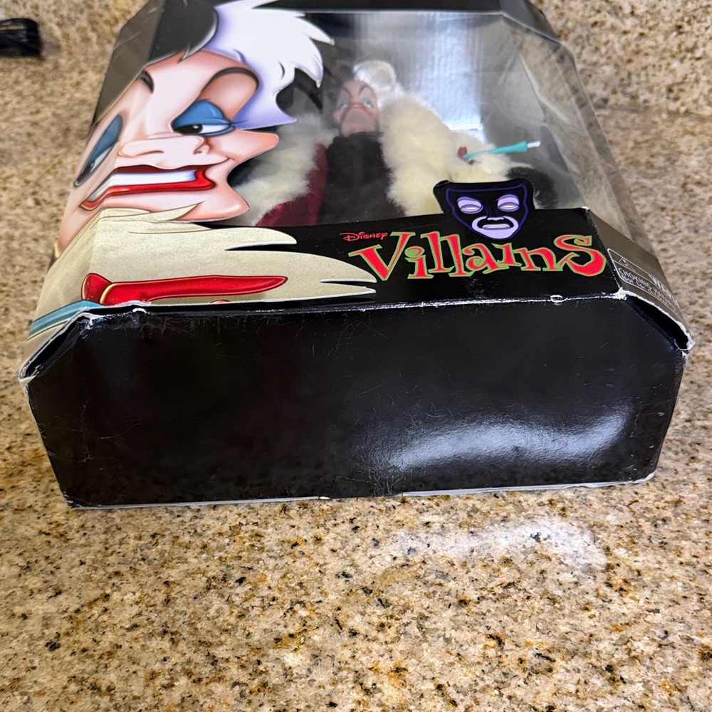 Disney Villains Cruella De Vil 1999 theme park exclusive new in box - Picture 4 of 8